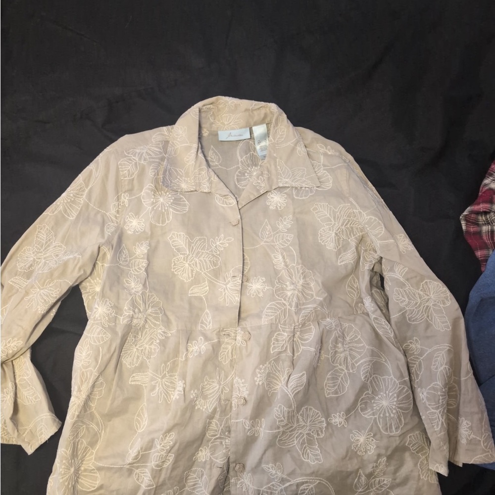 JH Collectibles Cream Floral Embroidered Blouse